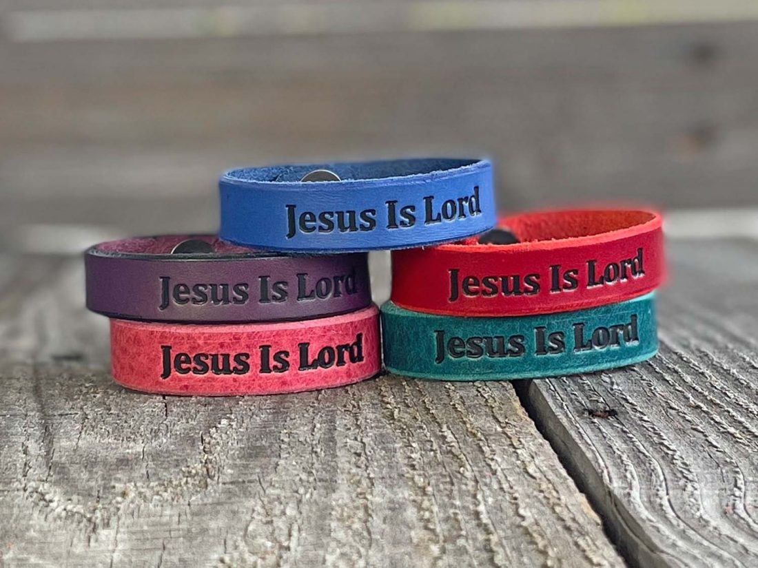 Wholesale Religious Silicone Rubber Wristbands in Bulk, Jesus Loves Me Rubber  Bracelet Wholesale